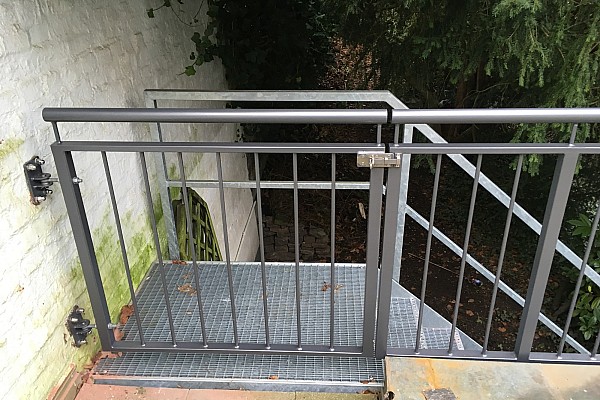 Zäune und Absperrungen