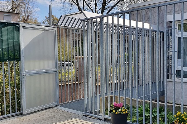 Zäune und Absperrungen