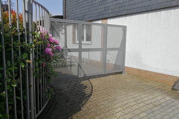 Zäune und Absperrungen