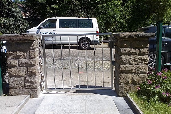 Zäune und Absperrungen