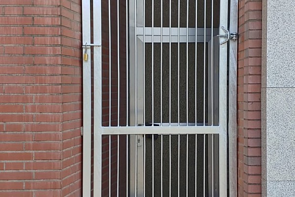 Zäune und Absperrungen